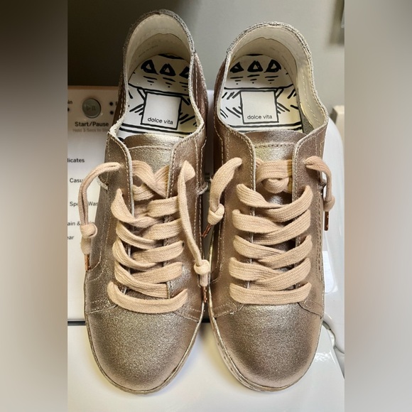 🆘 3/$30 🆘 Sz 7.5 — NEW Dolce Vita gold sneakers — brand new no tags - Picture 11 of 11